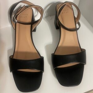 Black kitten heels